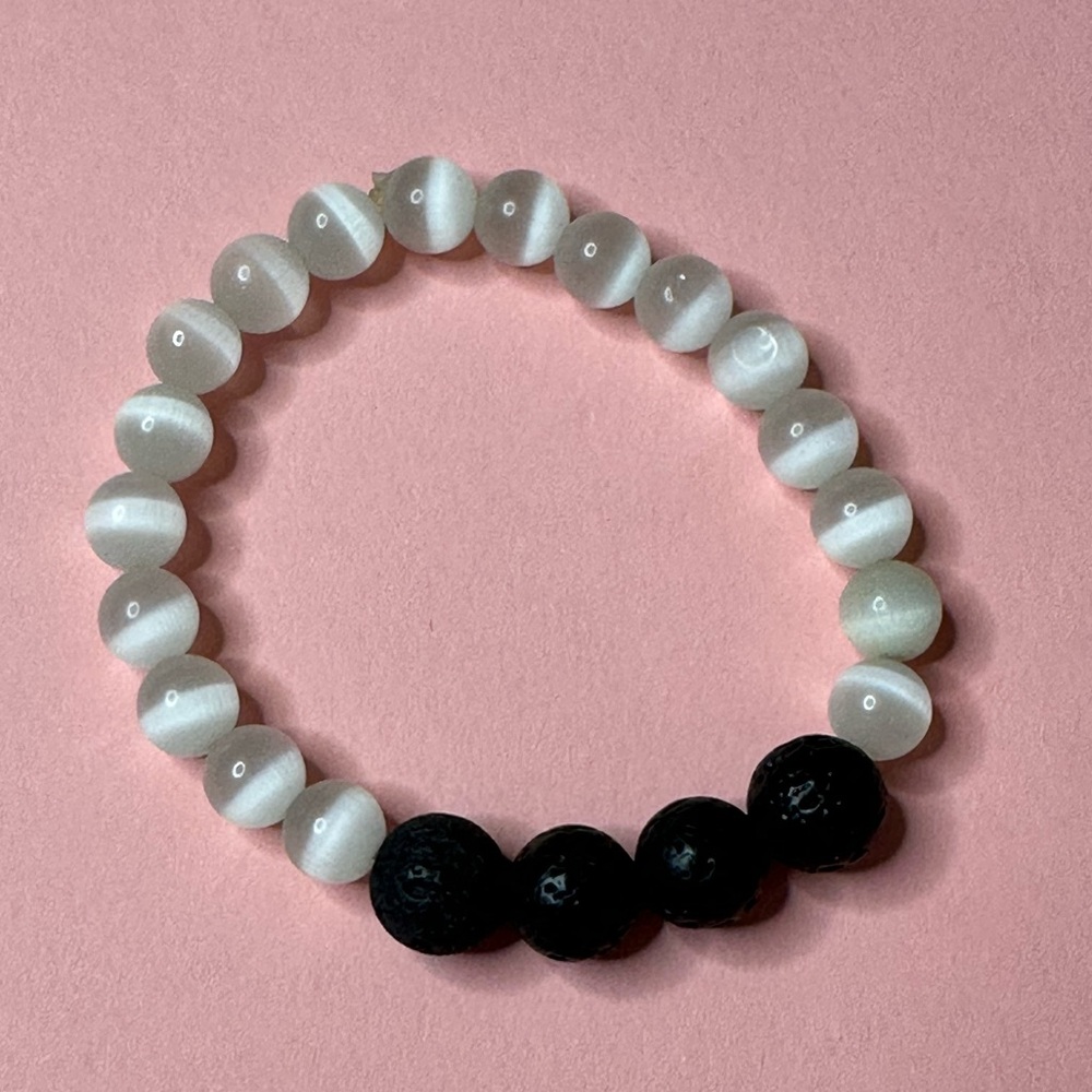 Beaded Bracelet white and black beads‎ - Picture 3 of 6